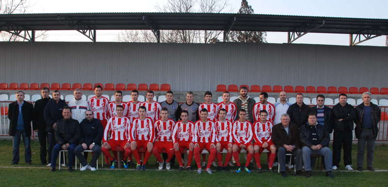 Der FK Radnicki im Jahre 2011 mit Vorstandsmitglied Jovica Stevic (ganz rechts stehend).